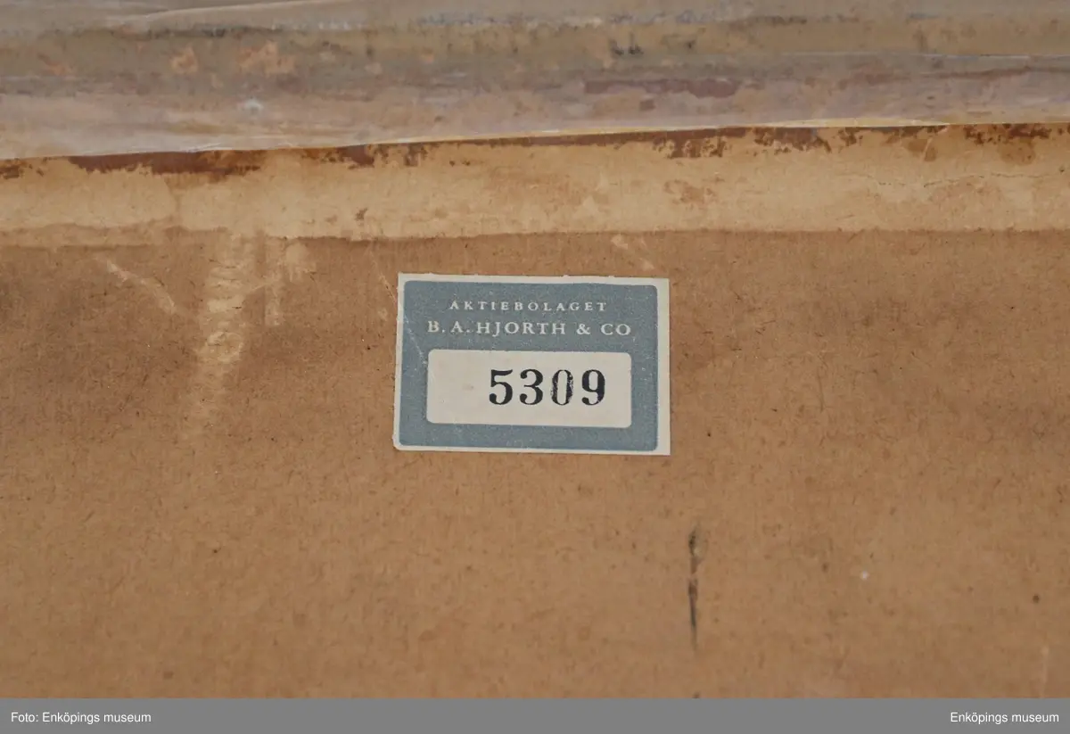 Tavla motiv: Småbild över verksamheten B. A. Hjorth & Co Klara norra kyrkogatan5, 1898. Firman grundad 1889 aktiebolaget B. A. Hjorth & Co 5309.
