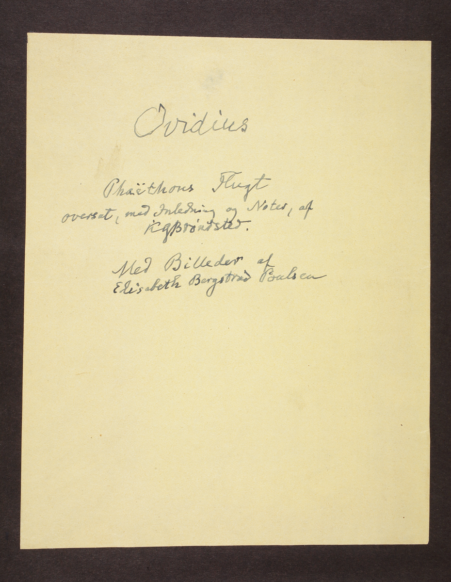 Mapp i brunt skinn. Marmorerad, blåmönstrad insida. 
Innehåller handskrivet originalmanuskript och illustrationer (akvareller, 9 st.), avsedda för K.G. Bröndsteds 
och Elisabeth Bergstrand-Poulsens tilltänkta bok "Ovidius - Phaëtons flugt" från 1932, allt monterat på 
gråsvarta papperssidor.