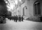 Prästmöte 1934. Procession av präster på väg mot Växjö domkyrka.