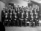 Studentgrupp fotograferade i ateljé, Växjö 1923.