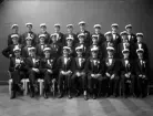 Studentgrupp fotograferade i ateljé, Växjö 1924.