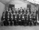 Studentgrupp fotograferade i ateljé, Växjö 1922.