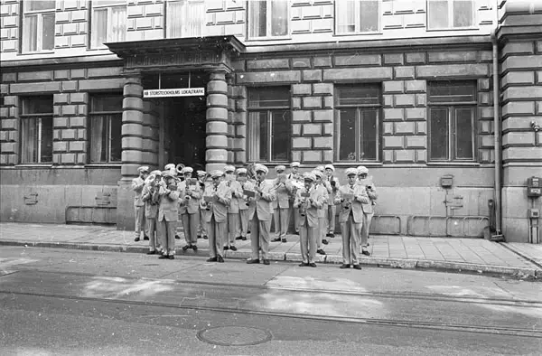 Spårvägens musikkår ska under spårvagnsparaden spela i en öppen släpvagn när spårvagnarna rullar genom staden