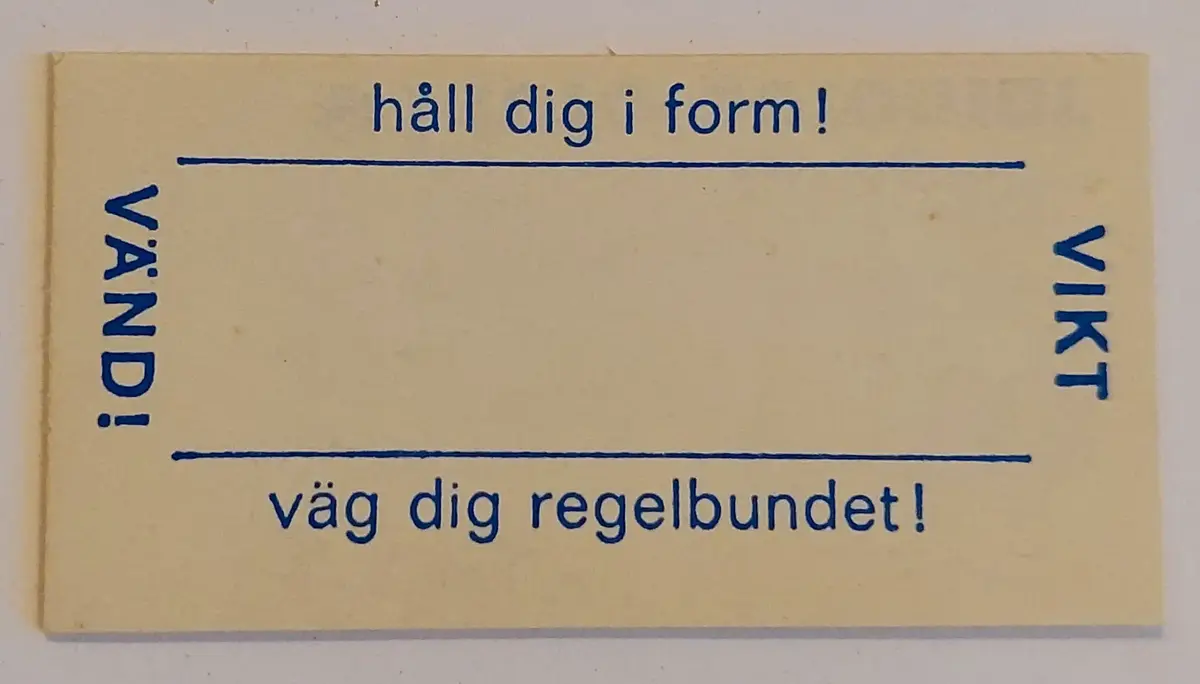 Personvåg från stationsmiljö.