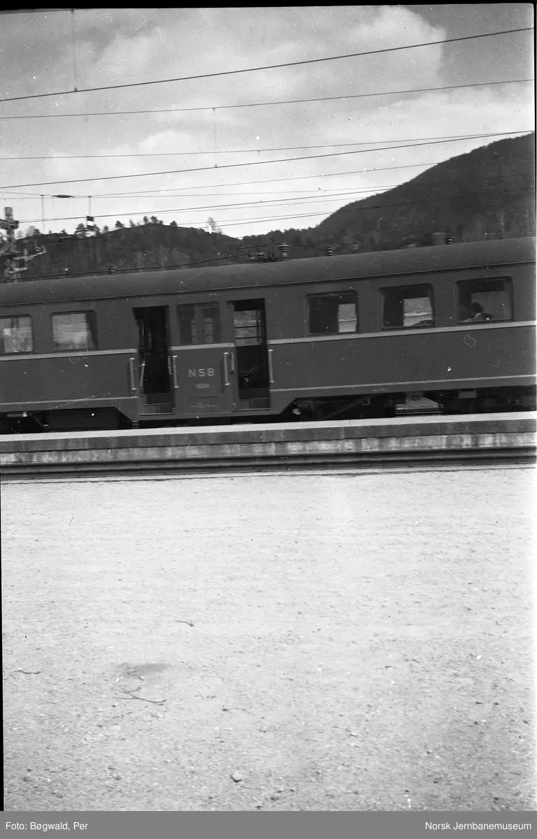 Elektrisk motorvogn litra Cmeo 107 nr. 18564 på Sira stasjon