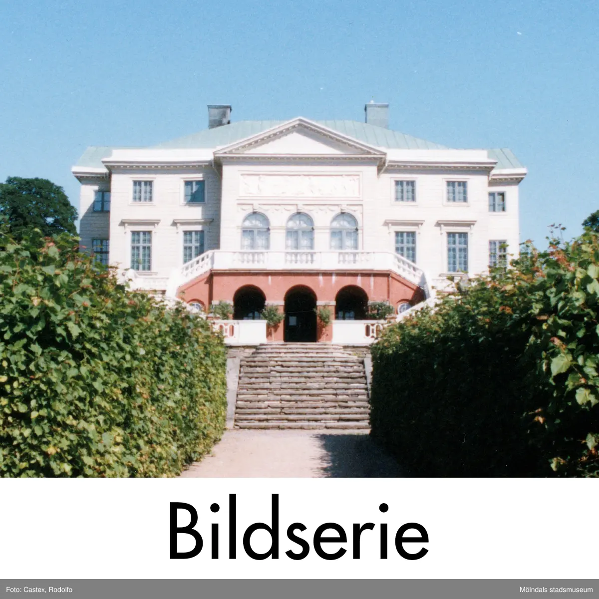 Serie om 16 fotografier som visar olika vyer från Gunnebo i Mölndal, juli 1999. Gunnebo lantgård, drivhuset, tjenstefolksbostaden, slottet, parken samt ett solur i parken.