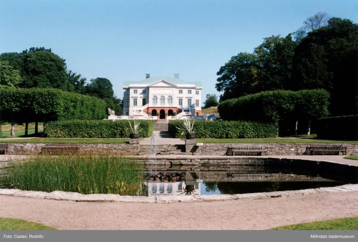 Gunnebo slott i Gunnebo, Mölndal, i juli 1999. Vy från slottsparken mot norr.