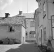 Från gården till Storgatan 3 i Söderköping. Vy mot Smedsgränd.