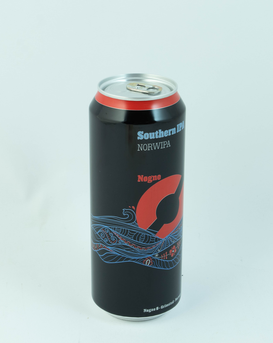 Svart aluminiumsboks med røde og blå detaljer og hvit skrift