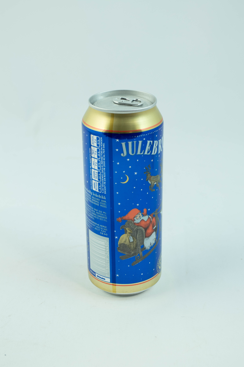 Blå aluminuimsboks som har flerfarget logo og julemotiv