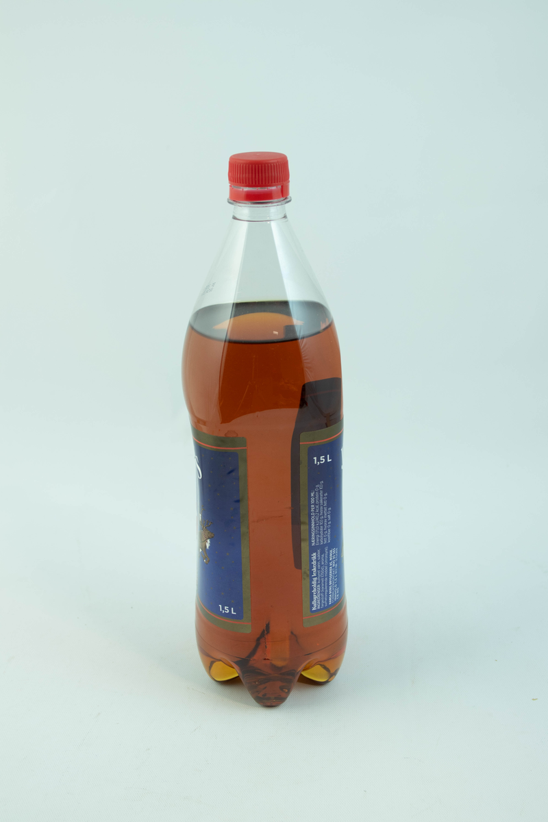 Stor klar glassflaske som har flerfarget etikett med julemotiv