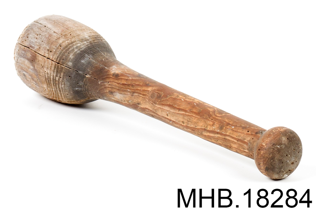 Stamper/støter til matlaging. Sylinderformet hode og smalt skaft.