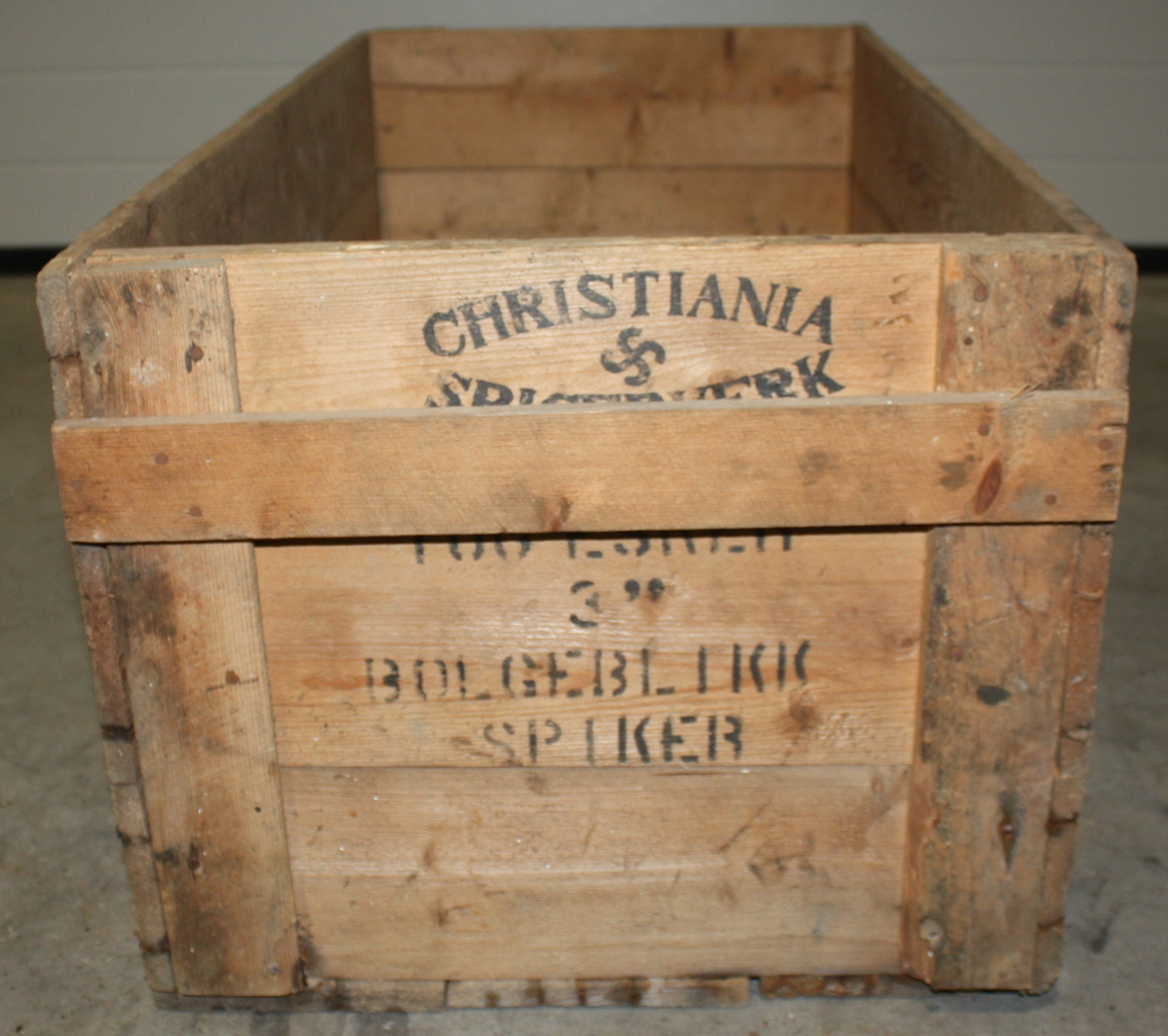 Trekasse med håndtak i endene. Fra Christiania spigerverk.