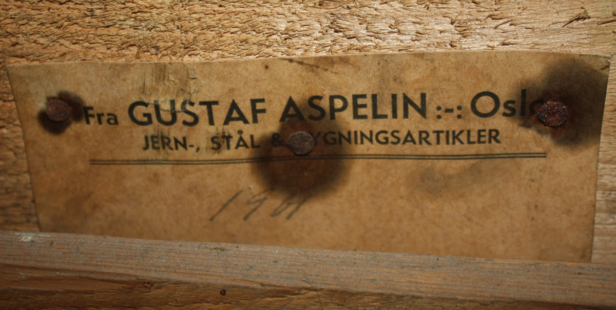 Trekasse med håndtak i endene. Fra Christiania spigerverk.