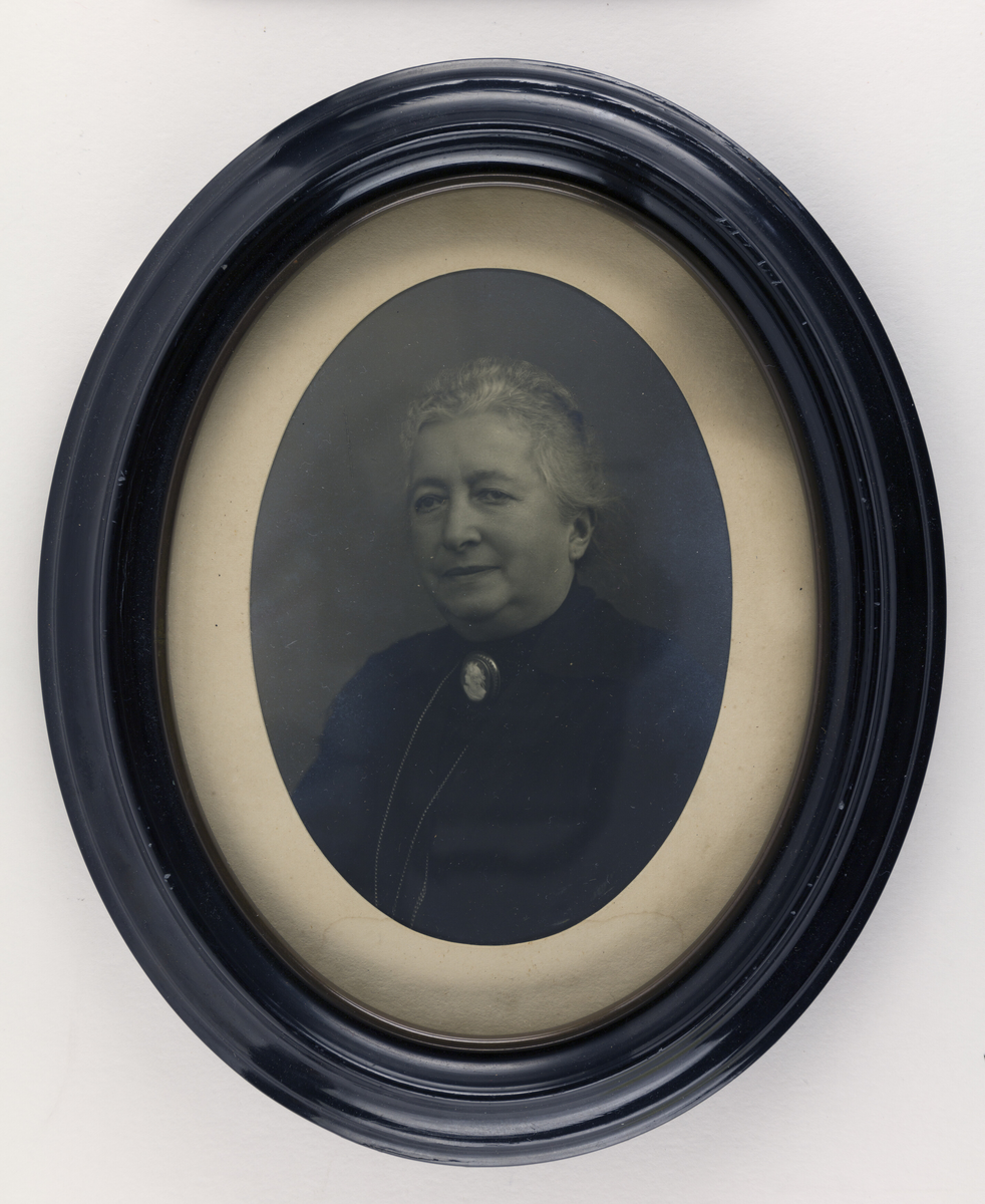 Portrett til Marie Hansen.