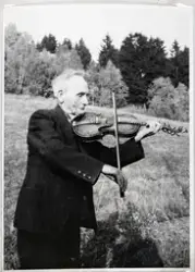 Hardingfelespelaren Olav Moe frå Vestre Slidre.