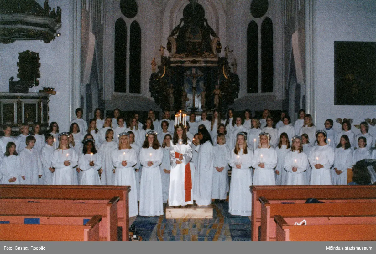 Luciafirande i Fässbergs kyrka i Mölndal, december 1998.