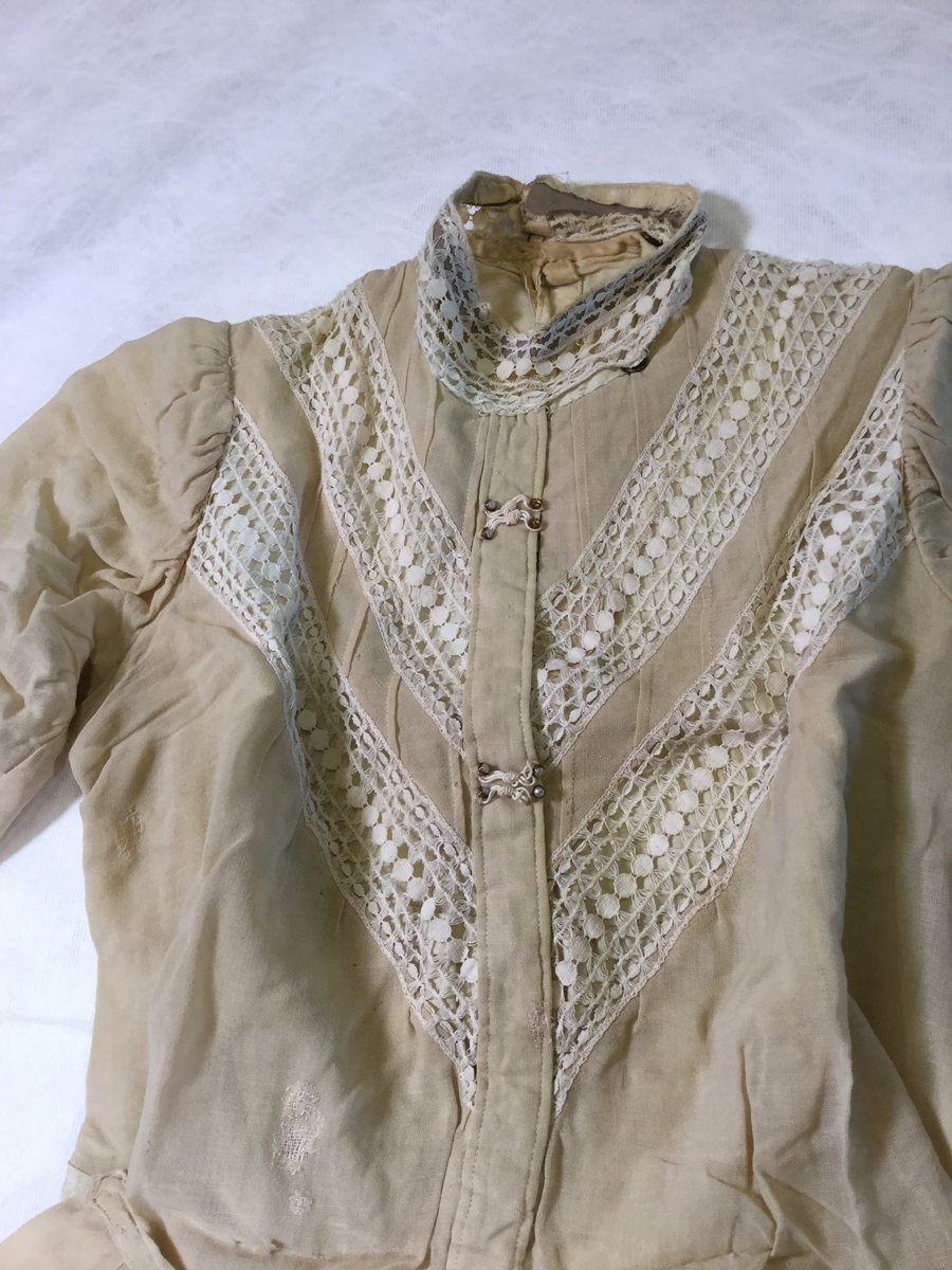 Todelt kjole med skjørt og kjoleliv.