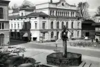 Vasabrunnen och Teatern,  korsningen Västra Vallgatan och Storgatan.