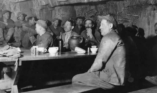 Skjelling i kongsbergbedrifter – mobbing eller uskyldig moro?