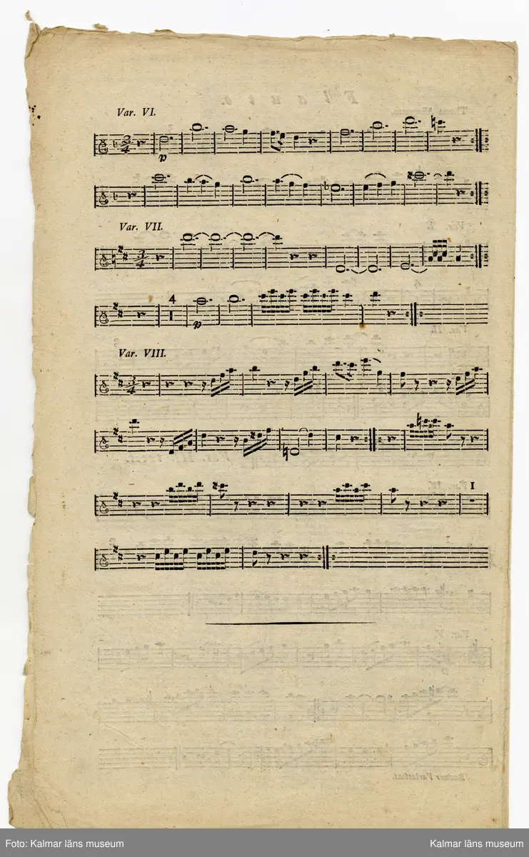 KLM 28690:129. Nothäfte. Tryck. Hemgjort häfte av brun-och rosa marmorerat papper med gul handskriven etikett. Påskrift etikett: Overture de l´Opera Idomeneo composée par Mozart. Ryggen lagad senare. Innehåller notblad med texten: " Ouverture de l´Opera Idomeneo arrangé pour le Fortepiano avec Flute et Violon ad libitum. Composée par Mozart"  samt  "Allegretto pour le Fortepiano avec VIII Variations ailées avec l´accompagnement de flute et Violon ad libitum. Composées par Fréderic Baumer. Häftet märkt på omslagets insida: Louis de Baerenfels" på inlagans titelsida "L. v. Baerenfels". 

Beskrivning av olika stycken i samlingen av noter enligt RISM: 

Mozart Wolfgang Amadeus Overture de l´opera Indomeneo arrangée pour le fortepiano avec flute et violon ad libitum. Composée par Mozart. (KV 366) Berlin, ...Rellstab, s.d. 3 fasc.: pf, vl, fl,. Typendruck. S Kalmar Kalmar läns museum (KLM 28690:129)

Baumer Friedrich Allegretto (D) pour le fortepiano avec VIII variations aisées avec l´accompagnement de flute et violon ad libitum. Composées par Fréderic Baumer. Berlin, Jean Charles Fréderic Rellstab, s.d. 3 fasc.: vl, vl, fl. S Kalmar Kalmar läns museum (KLM28690:126)

Ytterligare stycken ingår i samlingen men har inte registrerats i RISM.