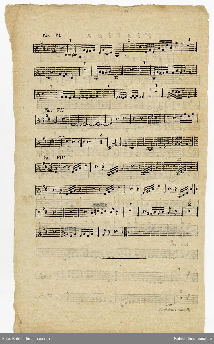 KLM 28690:129. Nothäfte. Tryck. Hemgjort häfte av brun-och rosa marmorerat papper med gul handskriven etikett. Påskrift etikett: Overture de l´Opera Idomeneo composée par Mozart. Ryggen lagad senare. Innehåller notblad med texten: " Ouverture de l´Opera Idomeneo arrangé pour le Fortepiano avec Flute et Violon ad libitum. Composée par Mozart"  samt  "Allegretto pour le Fortepiano avec VIII Variations ailées avec l´accompagnement de flute et Violon ad libitum. Composées par Fréderic Baumer. Häftet märkt på omslagets insida: Louis de Baerenfels" på inlagans titelsida "L. v. Baerenfels". 

Beskrivning av olika stycken i samlingen av noter enligt RISM: 

Mozart Wolfgang Amadeus Overture de l´opera Indomeneo arrangée pour le fortepiano avec flute et violon ad libitum. Composée par Mozart. (KV 366) Berlin, ...Rellstab, s.d. 3 fasc.: pf, vl, fl,. Typendruck. S Kalmar Kalmar läns museum (KLM 28690:129)

Baumer Friedrich Allegretto (D) pour le fortepiano avec VIII variations aisées avec l´accompagnement de flute et violon ad libitum. Composées par Fréderic Baumer. Berlin, Jean Charles Fréderic Rellstab, s.d. 3 fasc.: vl, vl, fl. S Kalmar Kalmar läns museum (KLM28690:126)

Ytterligare stycken ingår i samlingen men har inte registrerats i RISM.