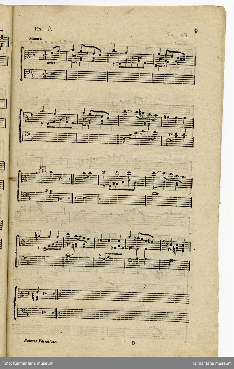 KLM 28690:129. Nothäfte. Tryck. Hemgjort häfte av brun-och rosa marmorerat papper med gul handskriven etikett. Påskrift etikett: Overture de l´Opera Idomeneo composée par Mozart. Ryggen lagad senare. Innehåller notblad med texten: " Ouverture de l´Opera Idomeneo arrangé pour le Fortepiano avec Flute et Violon ad libitum. Composée par Mozart"  samt  "Allegretto pour le Fortepiano avec VIII Variations ailées avec l´accompagnement de flute et Violon ad libitum. Composées par Fréderic Baumer. Häftet märkt på omslagets insida: Louis de Baerenfels" på inlagans titelsida "L. v. Baerenfels". 

Beskrivning av olika stycken i samlingen av noter enligt RISM: 

Mozart Wolfgang Amadeus Overture de l´opera Indomeneo arrangée pour le fortepiano avec flute et violon ad libitum. Composée par Mozart. (KV 366) Berlin, ...Rellstab, s.d. 3 fasc.: pf, vl, fl,. Typendruck. S Kalmar Kalmar läns museum (KLM 28690:129)

Baumer Friedrich Allegretto (D) pour le fortepiano avec VIII variations aisées avec l´accompagnement de flute et violon ad libitum. Composées par Fréderic Baumer. Berlin, Jean Charles Fréderic Rellstab, s.d. 3 fasc.: vl, vl, fl. S Kalmar Kalmar läns museum (KLM28690:126)

Ytterligare stycken ingår i samlingen men har inte registrerats i RISM.