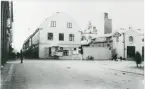 Västerås, Centrum, kv. Igor.
Korsningen Vasagatan-Smedjegatan, mot torget. Slutet 1920-talet.