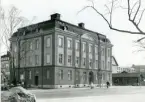 Västerås, Centrum, kv. Igor.
Byggnad i hörnet Domkyrkoesplanaden/Östra Kyrkogatan, 1968.