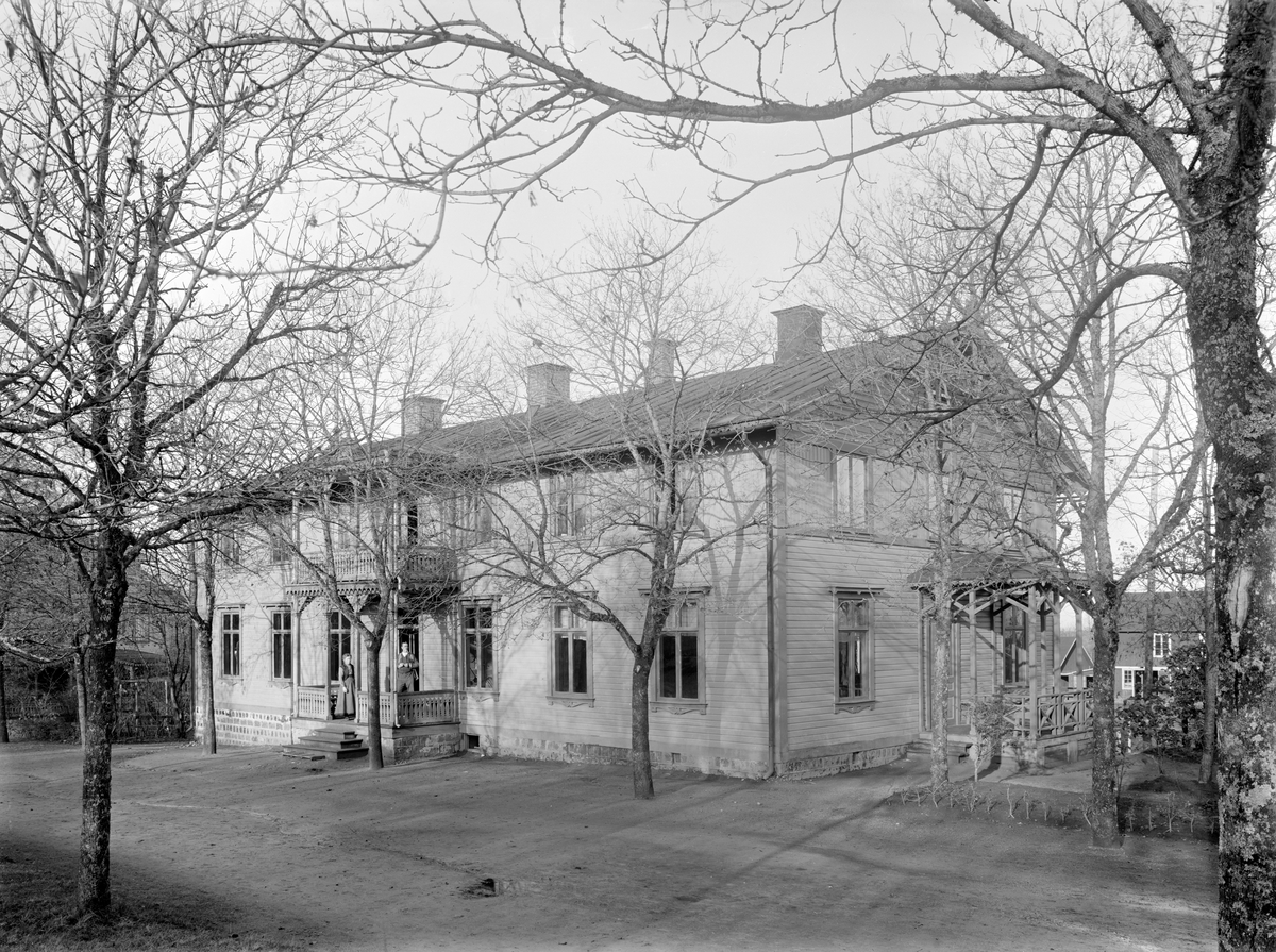 Den gamla musikkasernen på Malmen, sedermera underbefälsmäss för Östgöta flygflottilj (F 3). Foto omkring 1920.