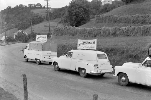 Johan O. Helgesen bringer mat til Løkken verk sitt jubileum