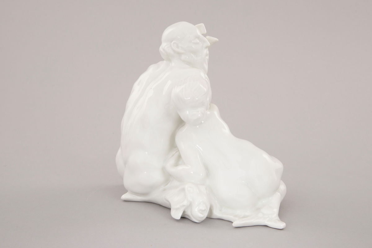 Figurgruppe i hvitglasert porselen med Neptun og havfrue.
