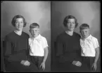 Grupporträtt, Fru Märta Karsson, Kolbäck.
Ur Gustaf Åhmans samling.