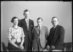 Grupporträtt, A. Karlsson, Svenby, Berg, Kolbäck
Ur Gustaf Åhmans samling.