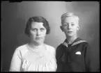 Grupporträtt, Fru Hedström, Caffét, Kolbäck.
Ur Gustaf Åhmans samling.