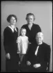 Grupporträtt. Fru Alice Lindberg, Hermansro, Kolbäck.
Ur Gustaf Åhmans samling.