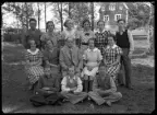 Grupporträtt, skolklass. Yllesta Skola, Skollärare Björklund.
Ur Gustaf Åhmans samling.