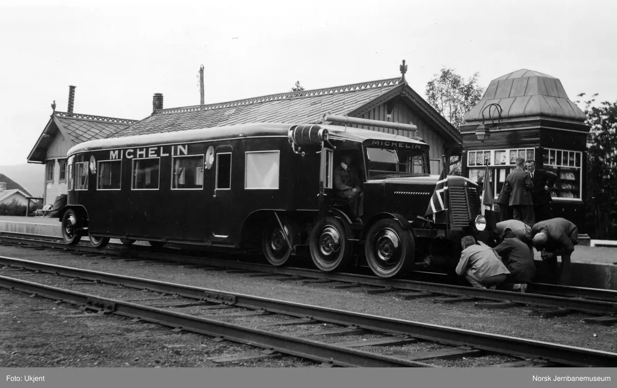 Fra en prøvekjøring av Michelin-vogn ZZ2 i Norge i 1932, trolig på Kopperå stasjon