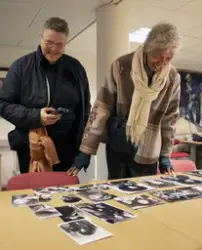 Amerikansk samfunnsarkivar Lisbet Tellefsen (til venstre) og