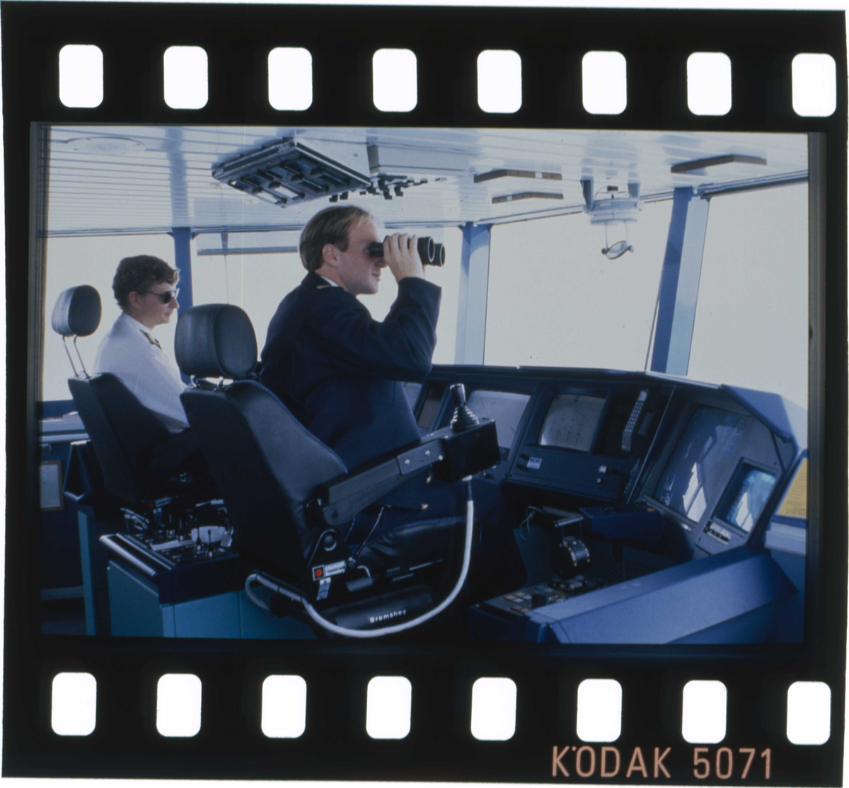 M/S KATTEGAT (bygget i 1995). Mannskap på broen.
