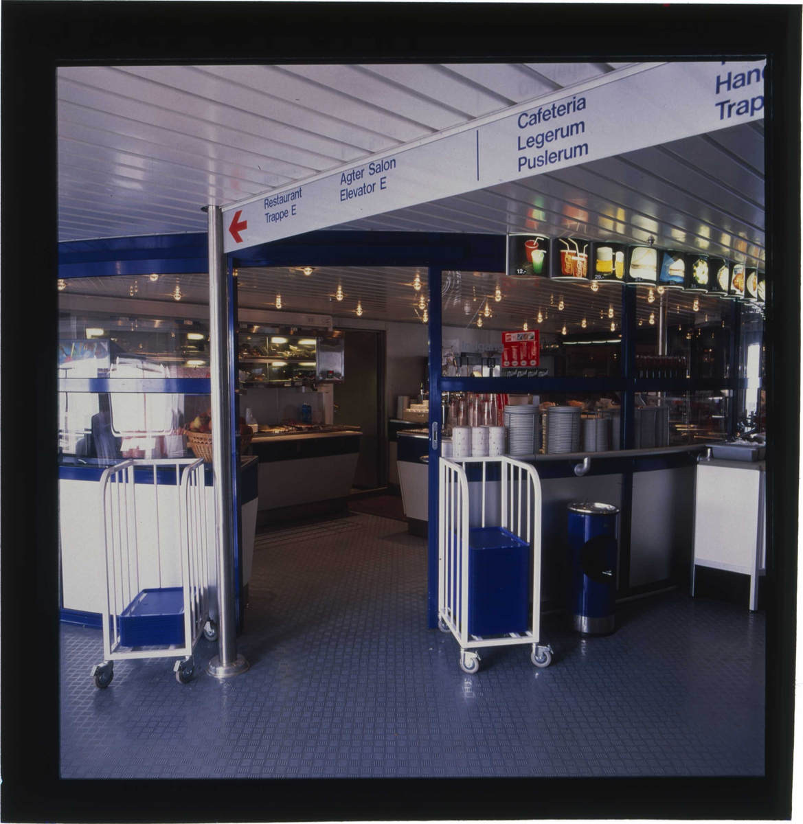 M/S KATTEGAT (bygget i 1995). Kafé ombord.