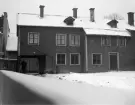 Dåvarande Ågatan 47 från gårdssidan. Dokumentation kort före rivning. Foto 1933.