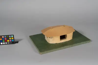 Halmhus utställt på Moderna Museet, utställningen Ararat.
Skissmodell av Halmhus.