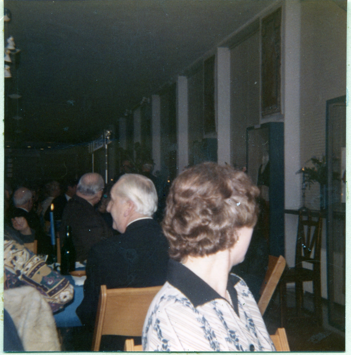 Avskedsfest för Arne Modén den 11/1-1974.

Foto 1-2 Avskedsfest för Arne Modén den 11/1 1974.
Foto 3 ser man landsantikvarie Arne Modén, fr.v. landshövding Yngve Holmberg.
Foto 4 där man ser Arne Modén som talar, t.h. fru Albinsson.
Foto 5 där man ser landshövding Yngve Holmberg, t.h. Gillis Albinsson landstingsdirektör.
Foto 6 visar landsantikvarie Arne Modén, t.v. fru Louise Laurell.
