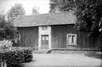 Den gamla mangårdsbyggnaden på Dalbobeta gård i Svanshals. Dokumenterad av Östergötlands museum 1929.