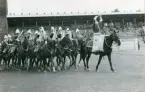 K 1:s musikkår invigningsdagen (ej OS men väl CHIO:s) på Stadion.