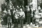 Vid sista kårrapporten i sept 1956 deltog fr v i bakre ledet ingenjör Leopold, assistent Larsson, kapten Runwall, kapten Berthel, kapten Frölén, löjtnant Melin, förvaltare Hasselgren, förvaltare Svahn. Fr v i mellersta ledet kapten Tamm, kapten Torell, kapten Westrell, kapten Carlqvist, löjtnant Ekström. Fr v i främre ledet major Grape, doktor Urwitz, överste Welin.