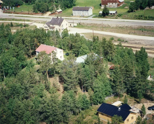 Løvås gnr. 37/25, med Lesjaverk stasjon og Midti Myren gnr. 37/4 i bakgrunnen.