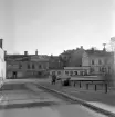 Linköping 1963 med en vy över det område som senare kom att vara bebyggt med varuhuset Gyllen. I fonden dåvarande husrad utmed Repslagaregatan.