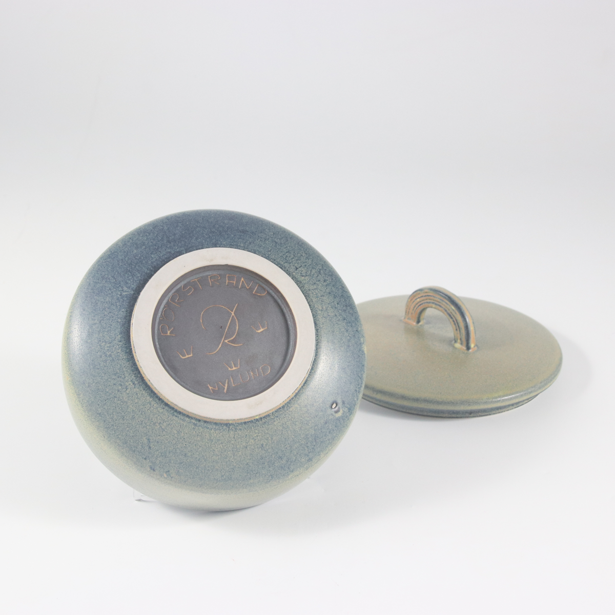 Gunnar Nylund, lockask, drejat stengods, gröngul glasyr. Rörstrands porslinfabrik, 1940-talet.